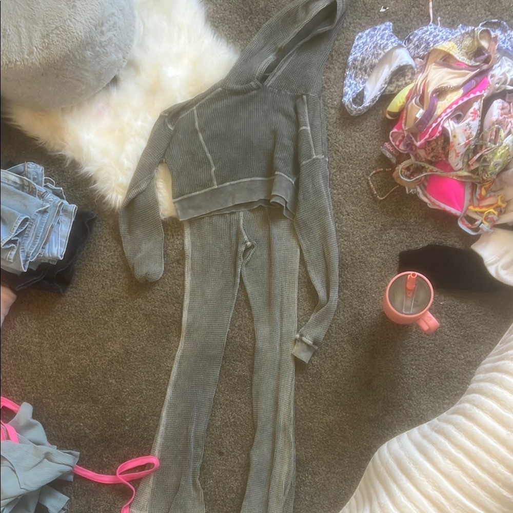 Gray Ribbed Two-Piece Set - Picture 2 of 2